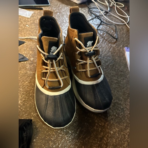 SOREL
Out N About IV Classic Waterproof Duck Boot
Size 7 Women’s. Worn once. - Picture 3 of 8